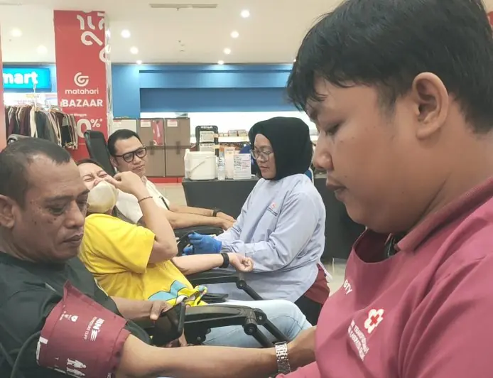 Gressmall Gresik Gelar Donor Darah, Peserta Senang Dapat Doorprize Sembako