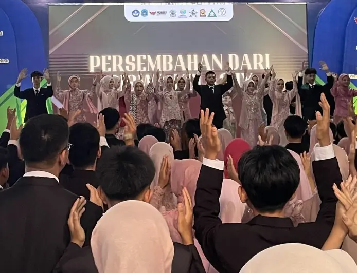 Lulus 100 Persen, 349 Siswa SMPN 1 Lamongan Siap Bersinar Menjadi Calon Pemimpin Masa Depan