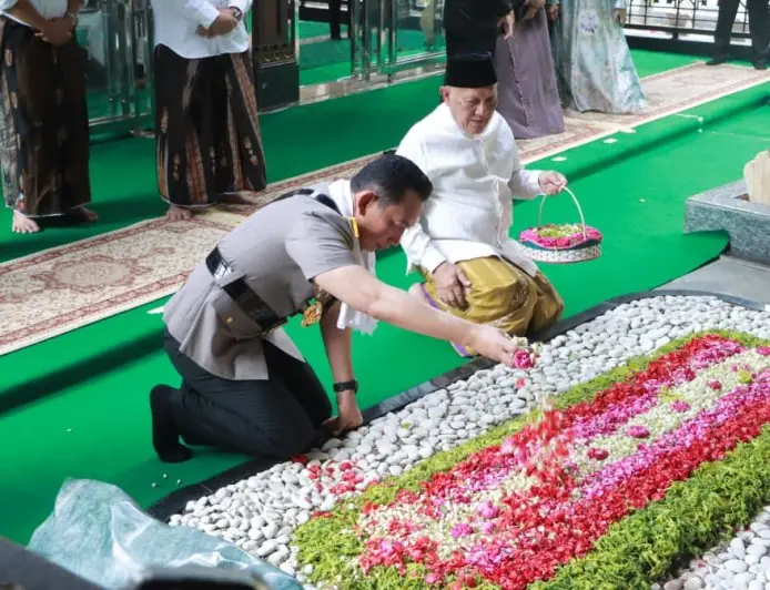 Ziarah ke Makam Gus Dur, Kapolri dan Forkopimda Jombang Perkuat Sinergi Kebangsaan