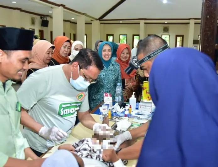 Peringati HJL ke-457 dan HKG PKK ke-54, TP PKK Lamongan Gelar Khitan Massal Gratis untuk 102 Anak