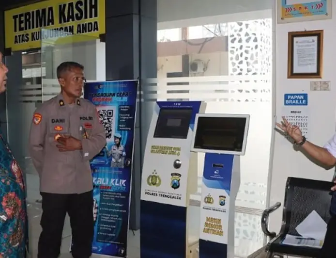 Evaluasi Zona Integritas, Rorena Polda Jatim Tinjau Standar Pelayanan Publik Polres Trenggalek