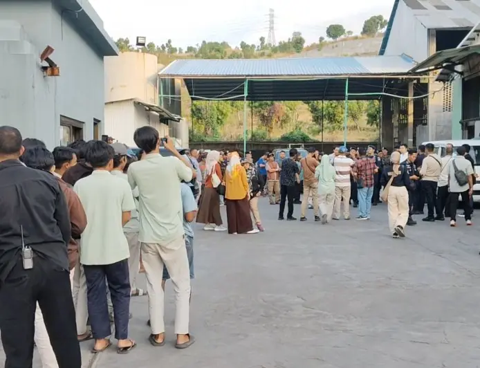 Diterpa Isu Limbah, Ratusan Karyawan PT Fuyuan Berharap Pabrik Tetap Beroperasi