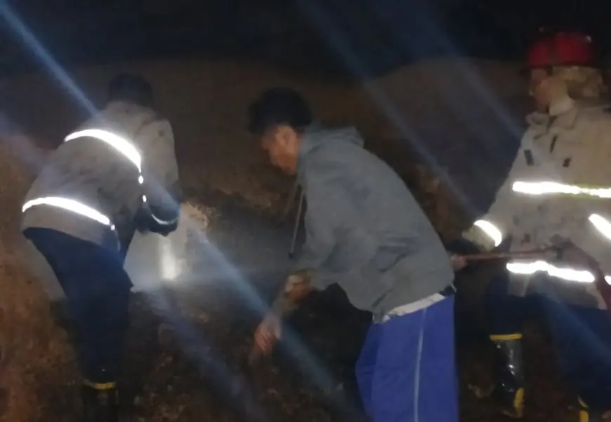 Diduga Akibat Puntung Rokok, Sekam Penggilingan Padi di Karanggeneng Lamongan Terbakar