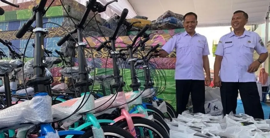 Plt Bupati Tulungagung Serahkan Bantuan ATENSI, Tegaskan Komitmen Layani Masyarakat Kurang Mampu