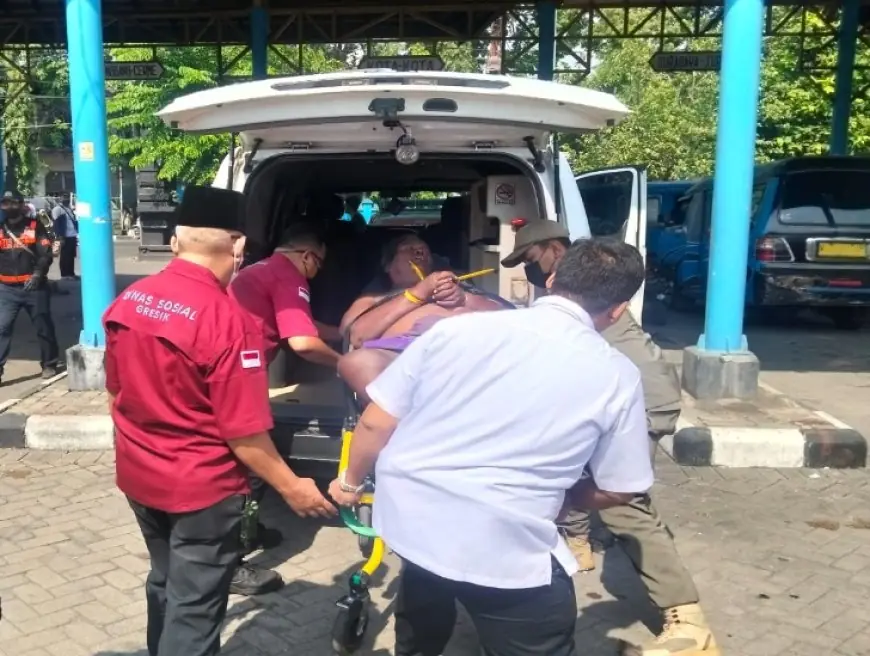 Meresahkan Warga di Terminal, Pria Terlantar Tanpa Identitas Dievakuasi ke RSJ Menur Surabaya
