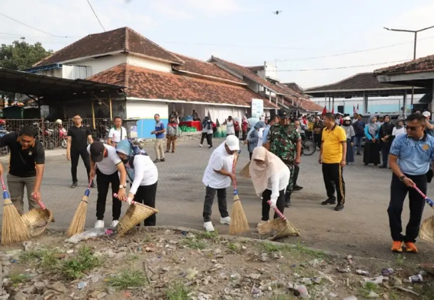 Pemkab Jombang Gelar Apel dan Aksi Bersih Sampah di Pasar Ploso