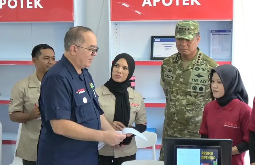 Harga Lebih Miring, Warga Lamongan Serbu KDKMP Saat Ditinjau Wakil PanglimaTNI