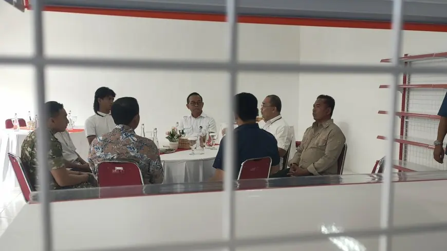 Mencari Kendala Percepatan Program Prioritas Presiden, Tim KSP RI Meninjau KDKMP di Gresik