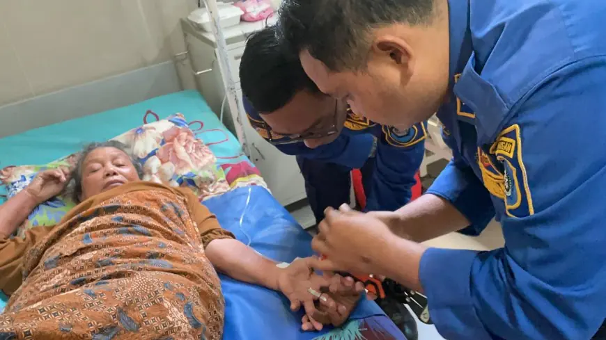 Jari Pasien Puskesmas Tikung Lamongan Bengkak akibat Cincin, Petugas Damkar Turun Tangan