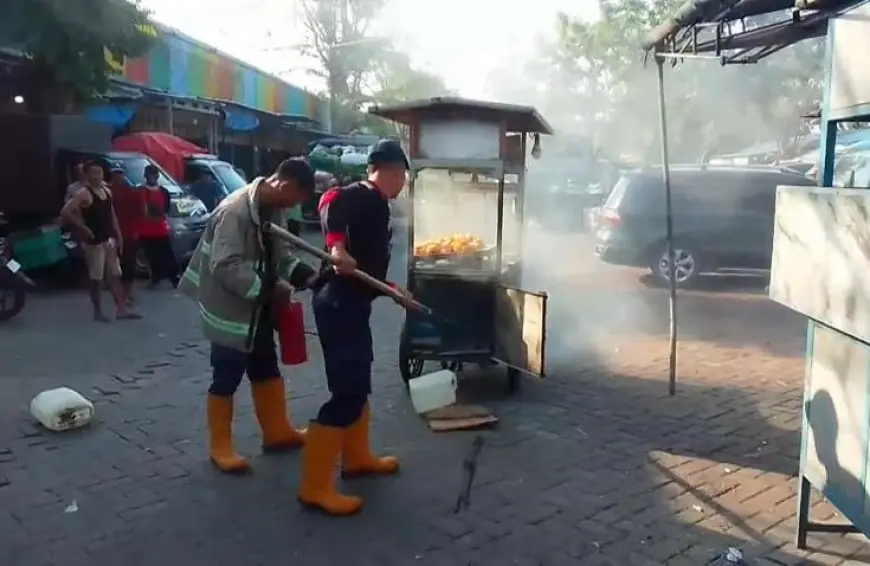 Gerobak Singkong Keju di Lamongan Terbakar, Penjual Panggil Damkar