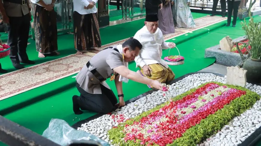 Ziarah ke Makam Gus Dur, Kapolri dan Forkopimda Jombang Perkuat Sinergi Kebangsaan