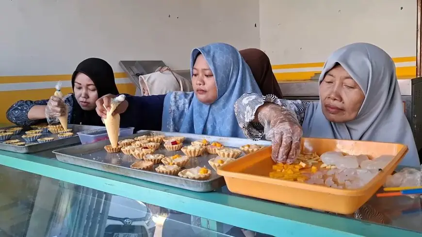 Janda di Gresik Belajar Bikin Pai Buah Lokal, Siwalan Disulap Jadi Peluang Usaha