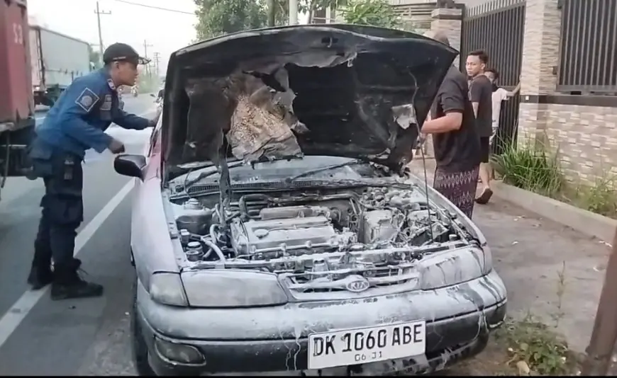 Mobil Sedan Terbakar Usai Isi BBM ,  Diduga Akibat Selang Bensin Bocor