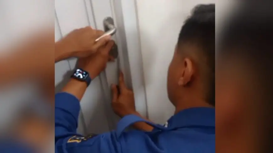 Damkar Lamongan Evakuasi Bocah yang Terkunci di Kamar Mandi Lembaga Bimbel