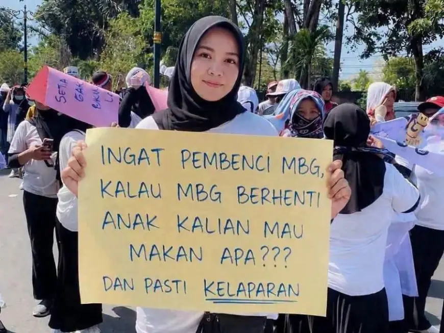 Demo ke DPRD, Ribuan Warga Gresik Minta Program MBG Tak Dihentikan