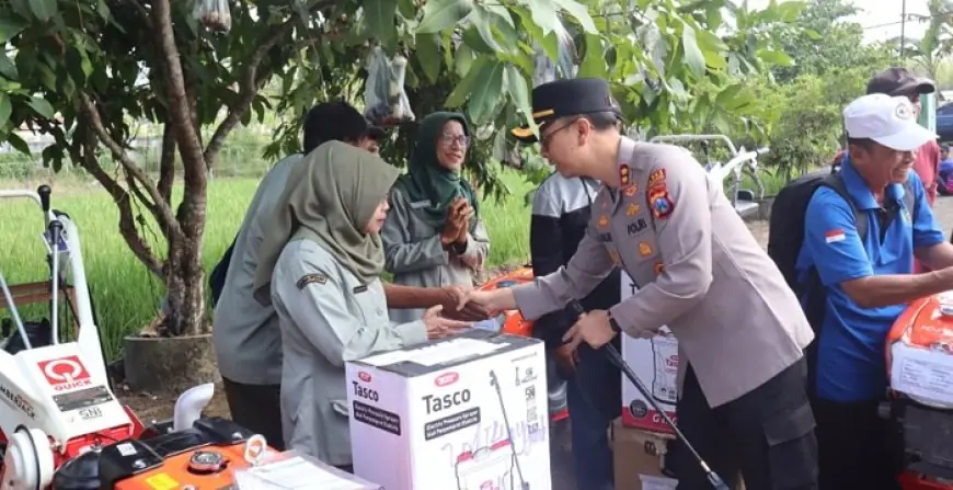 Perkuat Ketahanan Pangan, Polres Trenggalek Salurkan Bantuan Alsintan ke Petani