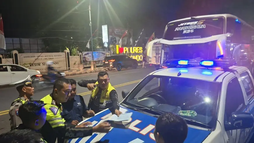 Bus Pariwisata Diduga Ugal-ugalan di Jalur Pantura Situbondo, Polisi Bertindak Cepat Hentikan Kendaraan dan Periksa Sopir