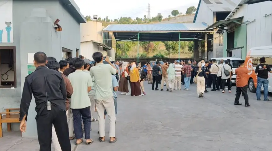 Diterpa Isu Limbah, Ratusan Karyawan PT Fuyuan Berharap Pabrik Tetap Beroperasi