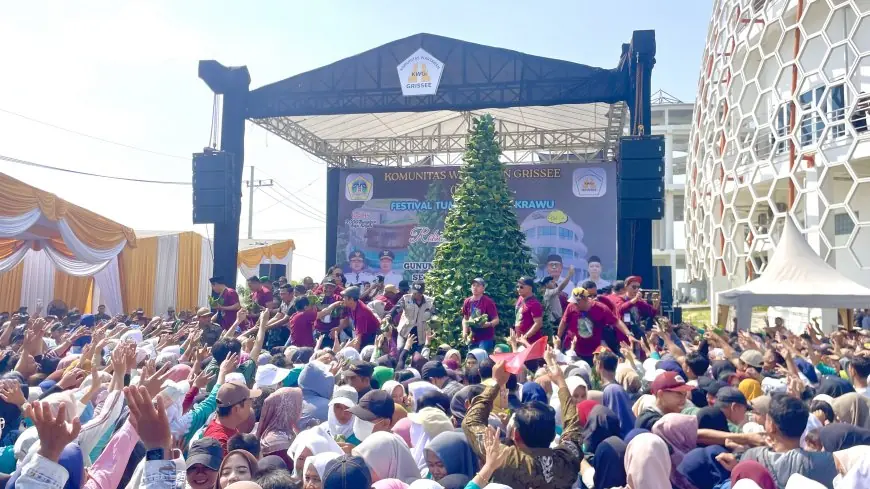 Festival Gunungan Nasi Krawu KWGe Vol. 4 Pecah Rekor MURI, Ribuan Warga Gresik Tumpah Ruah