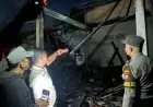 Lupa Padamkan Api Sampah, Gudang Kayu dan Kandang Ayam di Boyolangu Ludes Terbakar