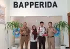 Dilengkapi QR Code, Peci Songgola Bikinan Siswa MAN 1 Lamongan Diapresiasi Pemkab