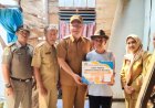 Bantu Warga Berpenghasilan Rendah, Pemkab Gresik Salurkan Material Renovasi Rumah