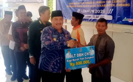 Bupati Jombang  Salurkan BLT DBHCHT kepada  11.720 Pekerja Tembakau dan Rokok