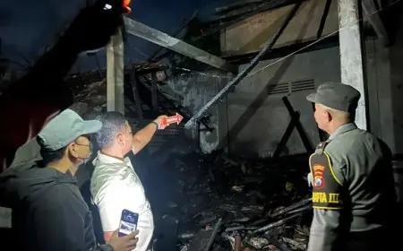 Lupa Padamkan Api Sampah, Gudang Kayu dan Kandang Ayam di Boyolangu Ludes Terbakar