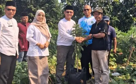 Gerakan Wakaf Ekoteologi, Kemenag Jombang Tanam Puluhan Pohon Alpukat