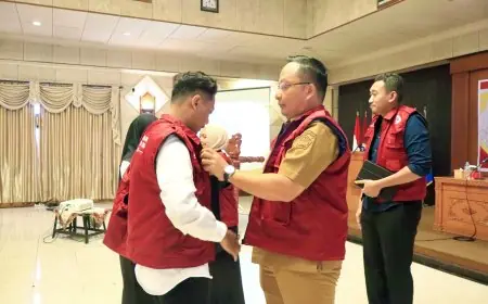 Lepas 200 Mahasiswa KKN Ungres, Wabup Gresik Minta Fokus Bantu Pembangunan Desa