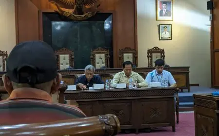 Hidup di Bawah Tiang Listrik Tanpa Penerangan, Warga Kaligentong Mengadu ke Pemkab