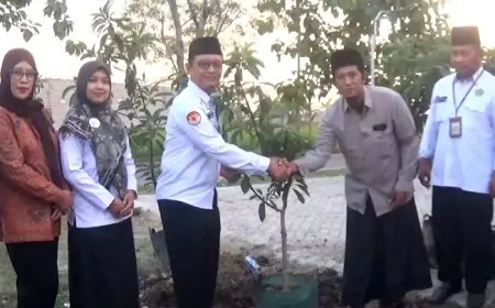 Kemenag Jombang Tanam 20 Pohon Alpukat di Lahan Wakaf Ponpes Jannaturroihan