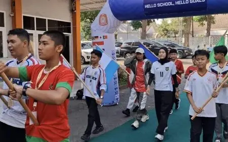 MPLS 2026 di Gresik Bertema Piala Dunia  Ratusan Siswa SMP Muhammadiyah 12 GKB Pakai Jersey Timnas