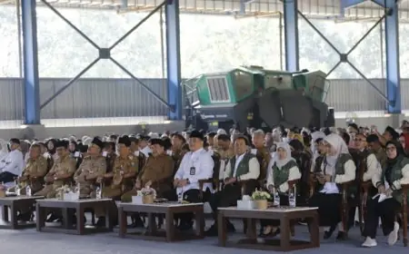 Ribuan Mahasiswa UPN Veteran  KKN di Jombang, Bupati Warsubi: Jadikan Sampah Jadii Peluang Ekonomi