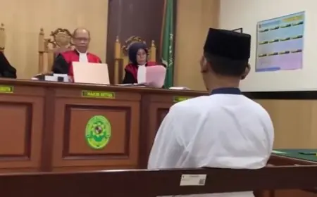 Sidang Perdana Kasus SK ASN Palsu Gresik, Terdakwa Antoni Akui Semua Dakwaan JPU