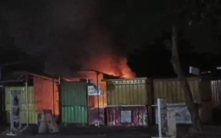 Diduga Dipicu Kebocoran Tabung Gas, Stand Kontainer di Cerme Lor Gresik Ludes Terbakar