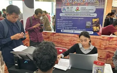 Jemput Bola, Polres Gresik Buka Layanan SKCK Online Bagi Pelamar Kerja di Job Fair 2026