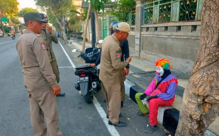 Operasi Dua Hari, Satpol PP Lamongan Jaring Belasan PKL dan Badut Jalanan