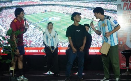 Novita Hardini Nobar Final Piala Dunia 2026 di Pasar Pon, Borong Voucher UMKM untuk Warga