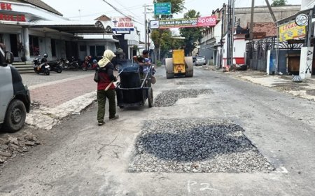 Jelang Mudik Lebaran, Mas Dhito Minta PUPR Gerak Cepat Penanganan Jalan Lubang