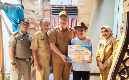 Bantu Warga Berpenghasilan Rendah, Pemkab Gresik Salurkan Material Renovasi Rumah