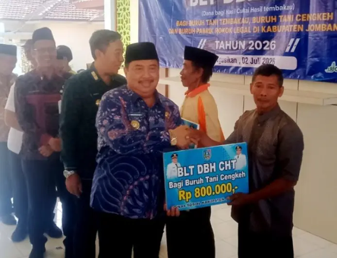 Bupati Jombang  Salurkan BLT DBHCHT kepada  11.720 Pekerja Tembakau dan Rokok
