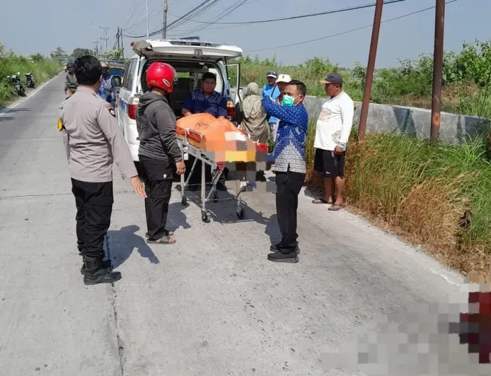 Gagal Menyalip Dum Truk, Pemuda Lamongan Tewas di Jalan Raya Sukodadi Karanggeneng