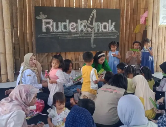 Melihat Keseruan Pemuda Pelopor Membuat Jajanan Ketan Duren