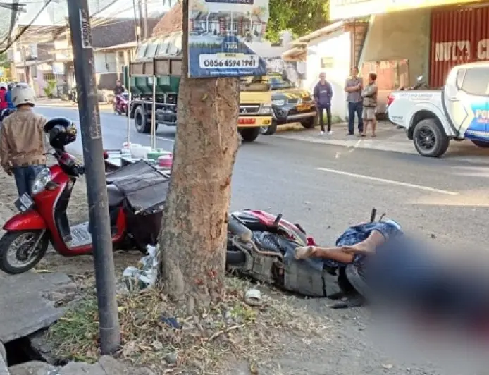 Lakalantas Maut di Kauman, Seorang Pria Tewas Usai Tabrakan dengan Motor Bonceng Tiga