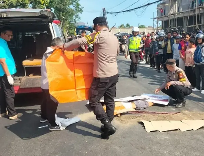 Hindari Kendaraan Mengerem Mendadak, Pelajar 14 Tahun Tewas Tabrak Mobil dari Arah Berlawanan