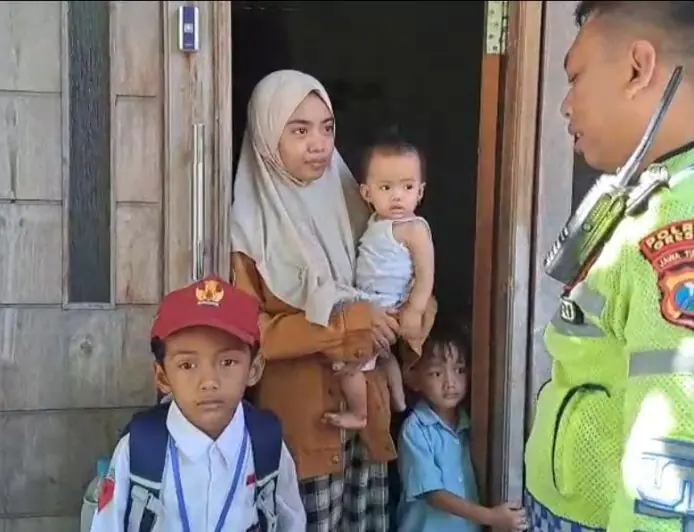 Pulang Sekolah Jalan Kaki hingga Tersesat, Siswa SD Diselamatkan Polisi dan Diantar Ke Rumah