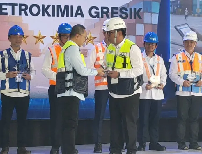 Zulhas, Kemenko Pangan RI Serahkan Penghargaan GSPI ASRI ke 8 Pelabuhan Nasional, PT Petrokimia Gresik Terbaik