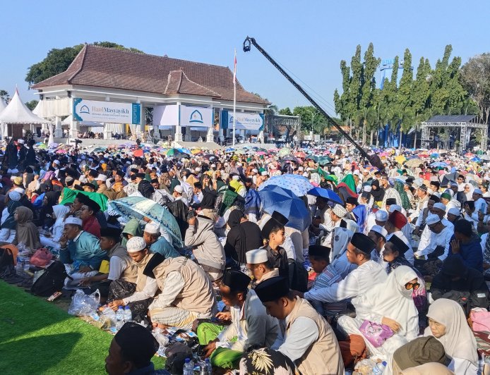 Lautan Manusia Padati Alun-Alun Situbondo, Haul Masyayikh Hadirkan 150 Ribu Jemaah