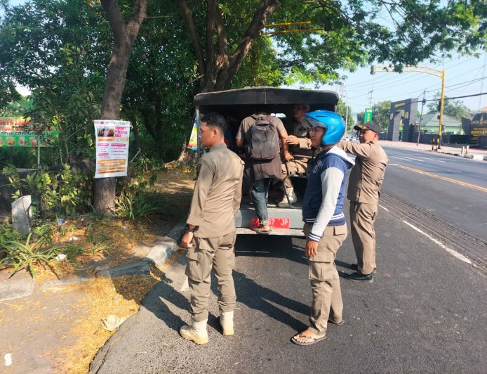 Satpol PP Lamongan Kembali Amankan 10 Pengemis, Sebagian Berasal dari Luar Daerah